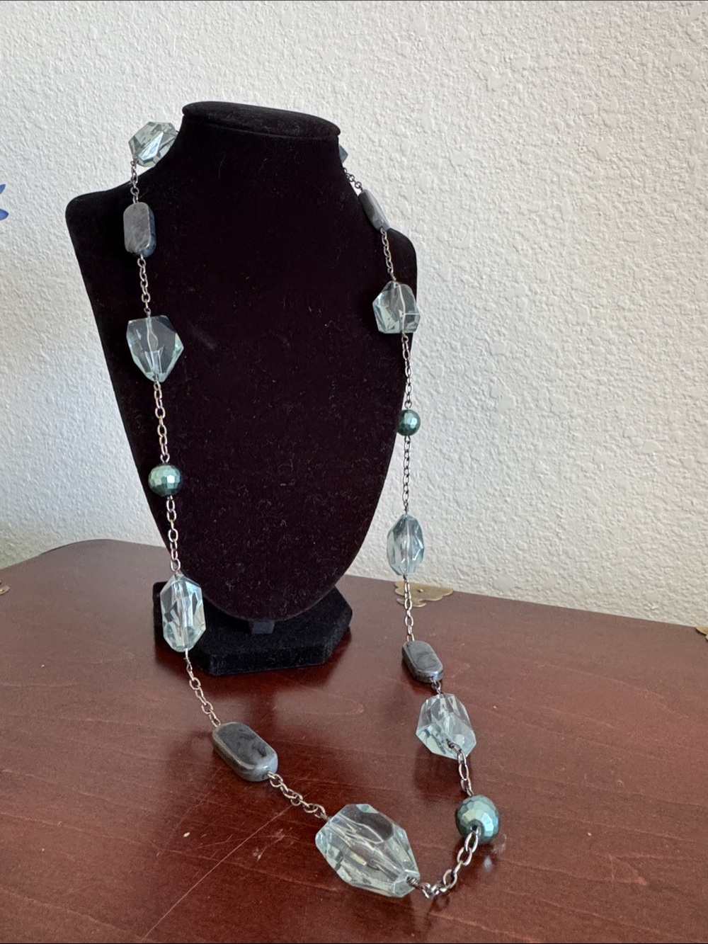 Vintage Lia Sophia Faceted Glass Bead Necklace in Light Aqua